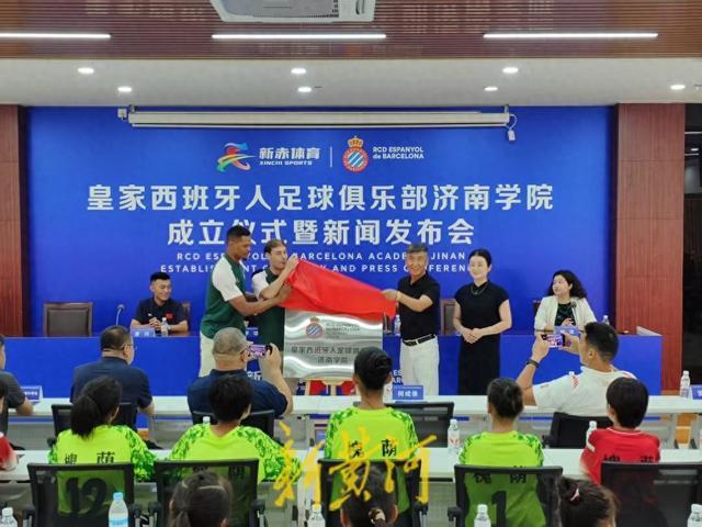 格遵循俱乐, 编辑, 方式能够培