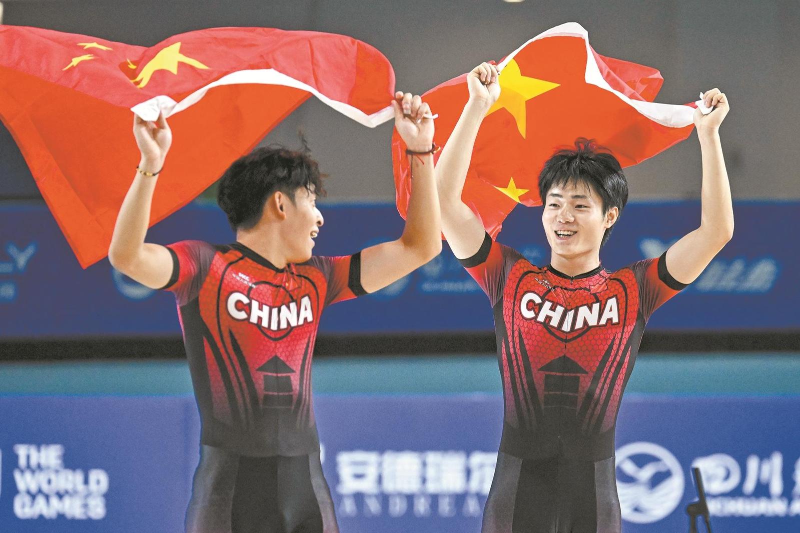 轮滑男子速, 日举行的成, 融媒体记者