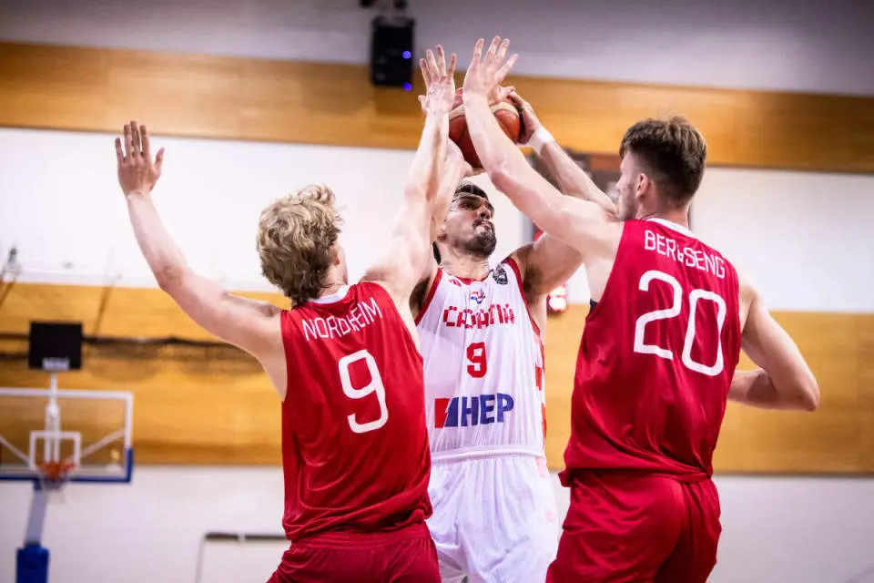 他在传球和 他在传球和