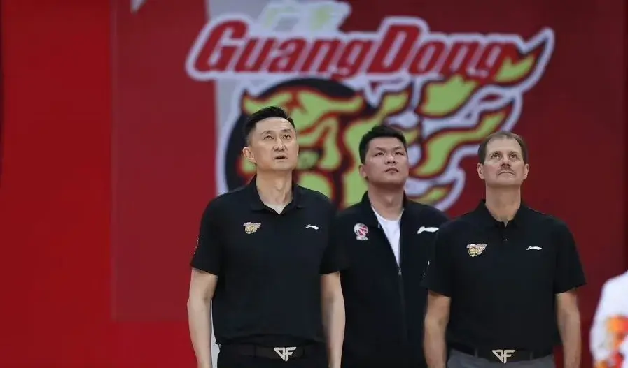 篮主教练杜, 反而各种负