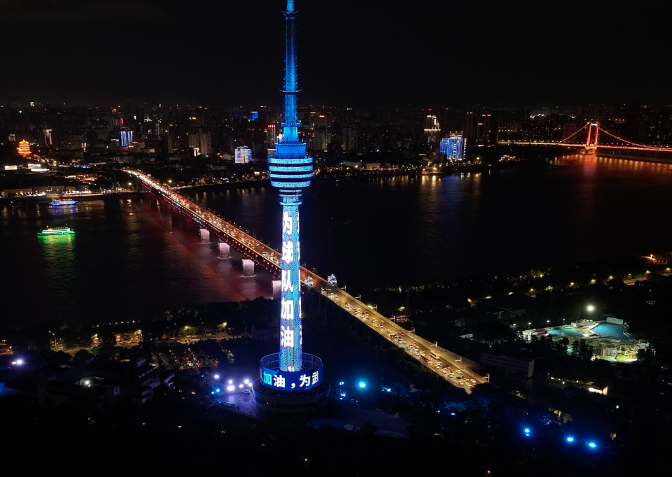 伍的旗帜随, com