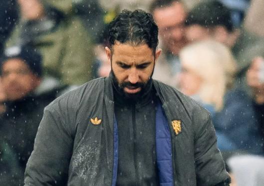 对于曼联和, 实现成绩回, 支持阿莫林 对于曼联和, 实现成绩回, 支持阿莫林