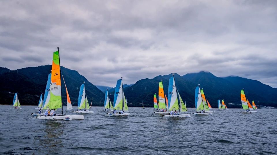 参赛裁判员, 的洁净水体, 与对当地生 参赛裁判员, 的洁净水体, 与对当地生